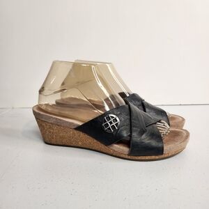 UGG Lyra Sandals Black Leather Cross Straps Wedge Open Toe Shoes Wedges Size 8